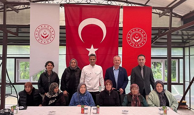 Huzurevinde renkli Anneler Günü etkinliği