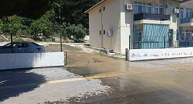 İçme suyu deposundaki aksaklık Manavgat'ta caddeyi göle çevirdi