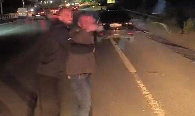 İETT otobüsünün önünü kesip şoförü tehdit ettiler: O anlar kamerada