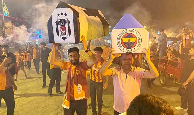 Iğdır'da Galatasaraylı taraftarlar şampiyonluğu Fenerbahçe ve Beşiktaş tabutu ile kutladı