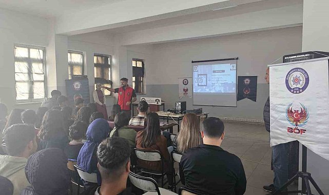Iğdır'da öğrencilere terörle mücadele ve trafik güvenliği semineri