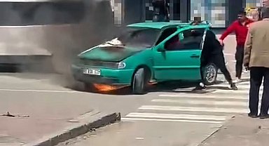 Iğdır'da park halindeki otomobil alev aldı