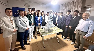 İhlas Vakfı Kütahya Huzur Erkek Öğrenci Yurdunda mezuniyet sevinci