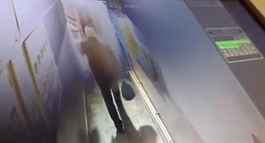 İki farklı motosiklet hırsızlığı, iki farklı kamerada: Birisi çaldı, diğeri kaçtı