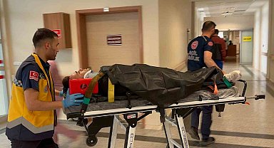 İki otomobil çarpıştı: 3 yaralı