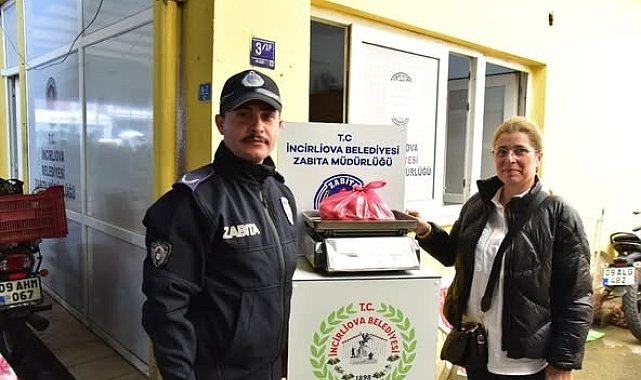 İncirliova Belediyesi'nin pazarlarda tartı denetimi sürüyor