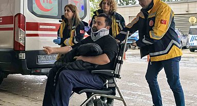İnegöl'de yağışta kayan otomobil kamyona çarptı: 1 yaralı