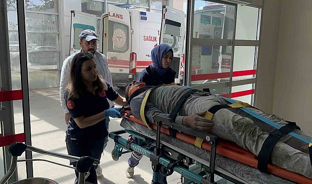 İnşaat iskelesi çöktü: 2 yaralı
