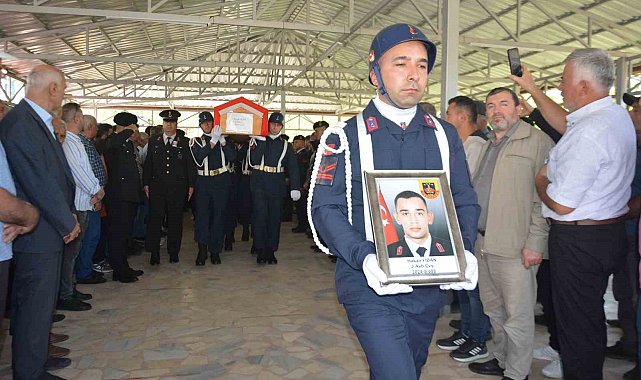 Irmakta boğulan Astsubay Hakan Fidan, son yolculuğuna uğurlandı
