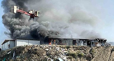 İşçilerin kaldığı konteyner yatakhane alevlere teslim oldu