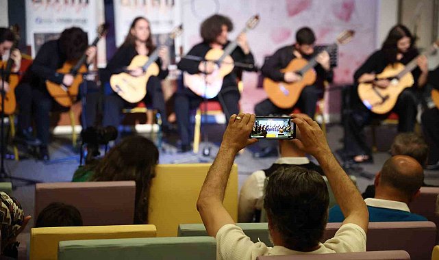 İsmail Baha Sürelsan Konservatuvarı'ndan "Gitar Orkestrası Konseri"