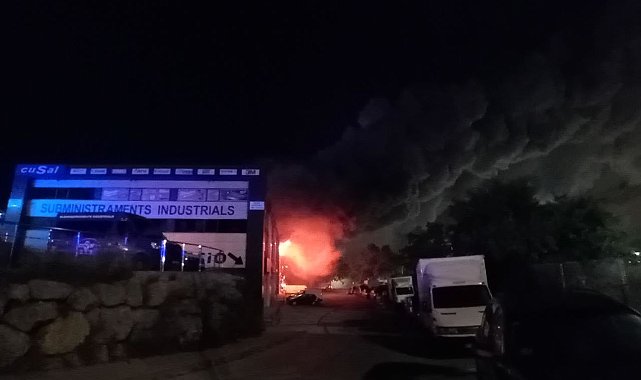 İspanya'da sanayi bölgesindeki yangın sırasında zehirli klor yayıldı