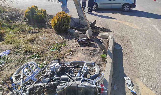 Isparta'da kamyonet ile motosiklet çarpıştı: 2 yaralı
