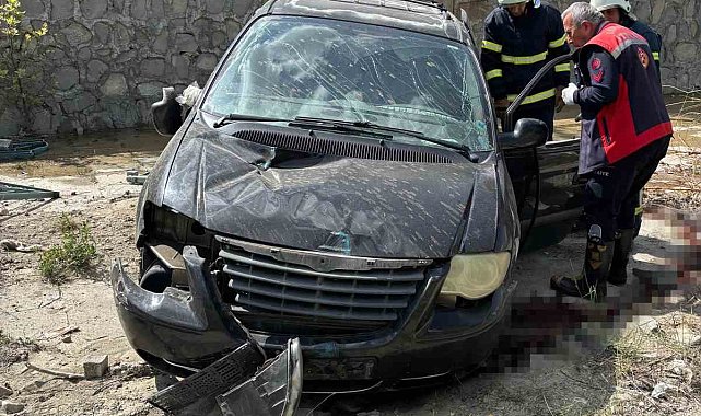 Isparta'da kontrolden çıkan otomobil kanala düştü: 2 yaralı