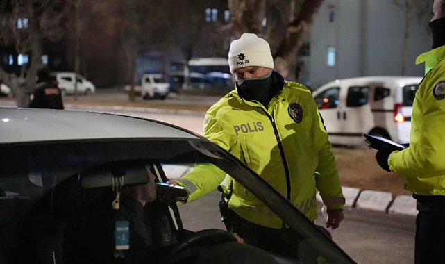 Isparta'da kusurlu bulunan 4 araç sürücüsüne idari para cezası