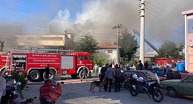 Isparta'da oyuncak dükkanında çıkan yangını itfaiye ekibi söndürdü