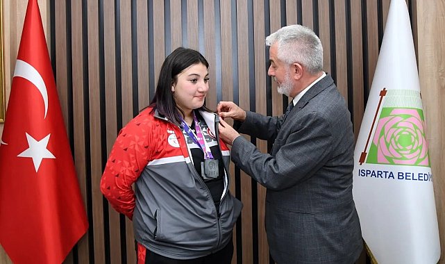 Ispartalı halterci Fatma Gül Çevik'ten dünya şampiyonluğu