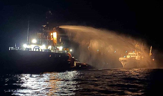 İsrail'den Gazze'yi ablukayı kırmaya çalışan yardım gemisine uluslararası sularda saldırı