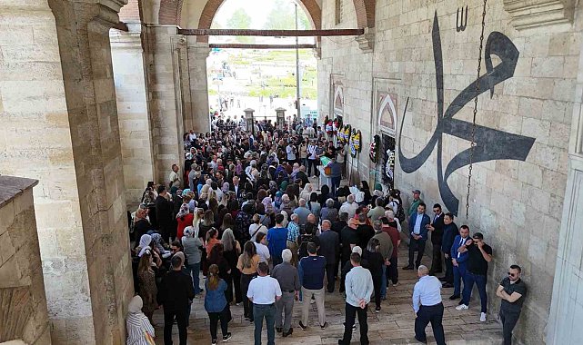 İstanbul'da eski eşi tarafından öldürülen kadın, Edirne'de son yolculuğuna uğurlandı
