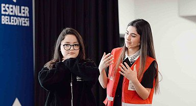 İstanbul'un 39 ilçesinde gençlere eş zamanlı ilk yardım eğitimi