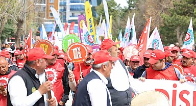 İşten çıkarmaların gölgesinde işçi sendikası yürüyüş yaptı