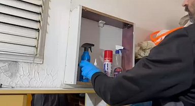 İşyerindeki gizli bölmeden kaçak tütün mamulleri ele geçirildi