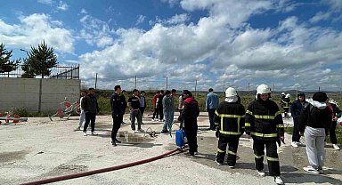 İtfaiye ekiplerinden üniversite öğrencilerine uygulamalı eğitim