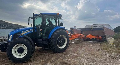 İzinsiz bırakılan tekneler vinçle kaldırıldı