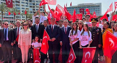 İzmir'de 19 Mayıs coşkuyla kutlandı