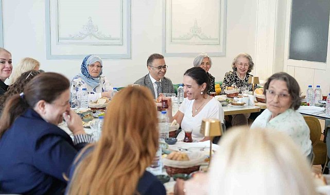 İzmir'de anlamlı Anneler Günü kutlaması