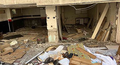 İzmir'de kentsel dönüşüme giren binanın kömürlüğünden 3 kişiye ait iskelet çıktı