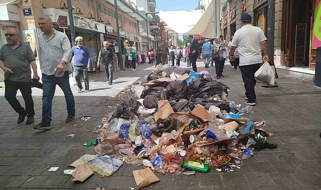 İzmir'in göbeğinde çöpten utanç manzarası