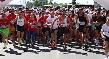 İzmir'de Cumhuriyet ve Bağımsızlık adına koştular