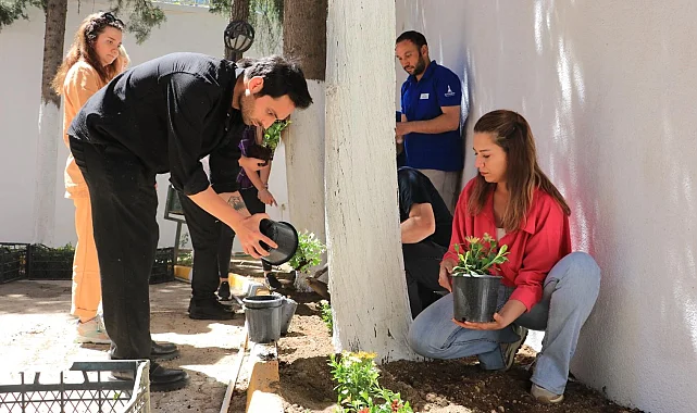 İzmir'de öğrenciler istedi Büyükşehir ekipleri yaptı
