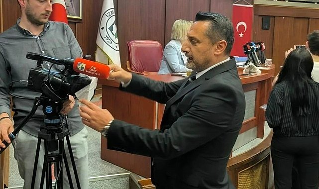 İzmit Belediyesi'nin meclisinde bantlı gönderme