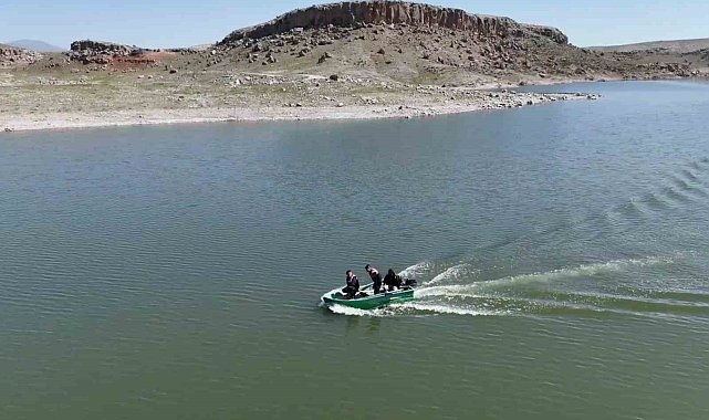 Jandarma barajda 500 metre kaçak ağ buldu
