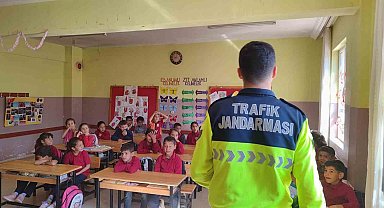 Jandarma ekiplerinden 125 öğrenciye güvenli trafik eğitimi