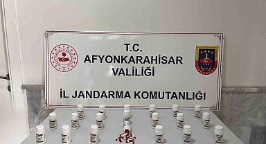 Jandarma iş yerine yaptığı baskında bin 200 adet uyuşturucu hap ele geçirdi