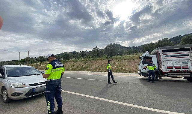 Jandarma kural tanımaz sürücülleri affetmedi