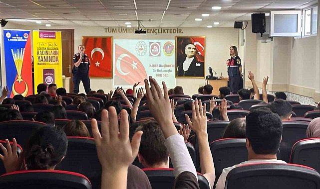 Jandarma liseli gençleri bilgilendirdi