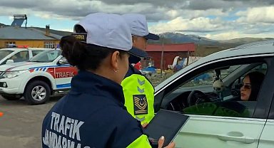 Jandarma örnek sürücüleri ödüllendirdi