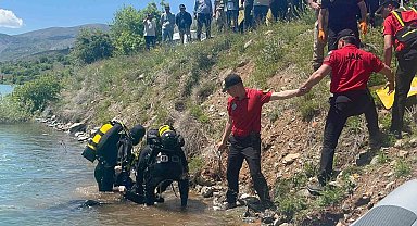 Jandarma SAK timi nefes kesen operasyonda kayıp şahsı sualtında aracıyla birlikte buldu