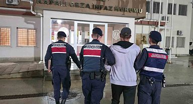 Jandarma şüphesinde haklı çıktı, aranan şahıs yakayı ele verdi