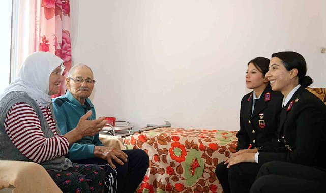 Jandarmadan 75 yıllık evli çifte anlamlı ziyaret