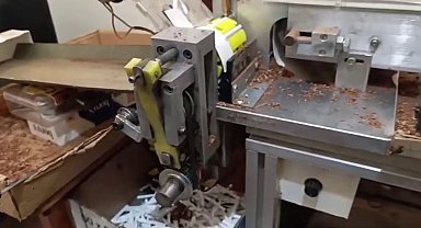 Kaçak sigaraları sararken yakalandılar