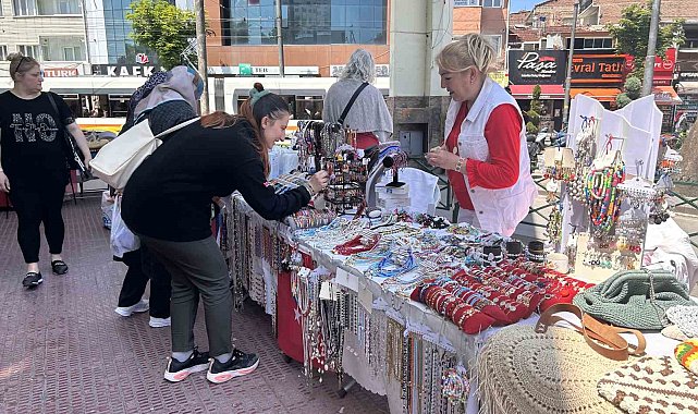 Kadınların ürettiği el emeği ürünler ev ekonomisine katkı sağlıyor