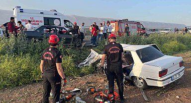 Kahramanmaraş'ta iki otomobil kafa kafaya çarpıştı: 6 yaralı