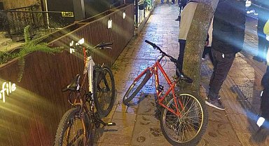 Kaldırımda hız kazaya neden oldu; 16 yaşındaki çocuk ağaca çarptı