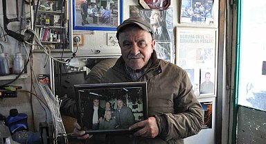 Kanser olan arkadaşının dükkanında bacayı tüttürmeye gayret ediyor