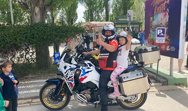 Kanserden iyileşen çocuklar motosikletle gezdirildi, hayır panayırı ve tiyatro etkinliklerine katıldı